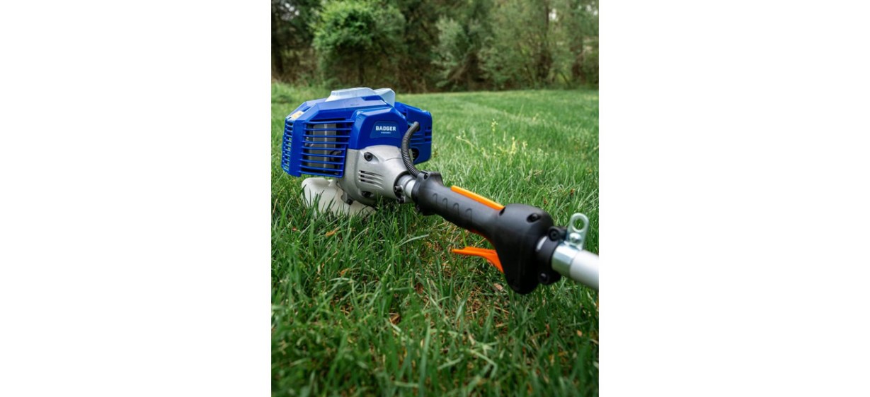 Wild Badger 17-Inch Weed Whacker on lawn