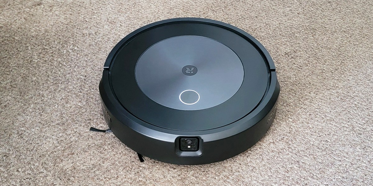 iRobot Roomba j7+ vacuuming carpet 