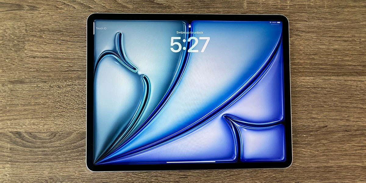 Apple iPad Air 13-inch (M2) on wooden background