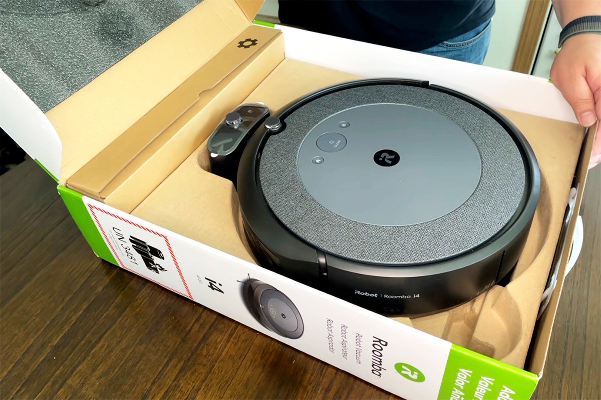 Roomba i4 unboxing