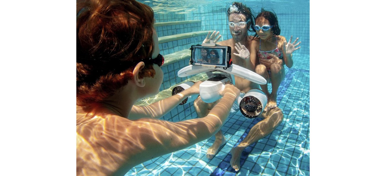 Family using Windek WhiteShark Mix Proin swimming pool