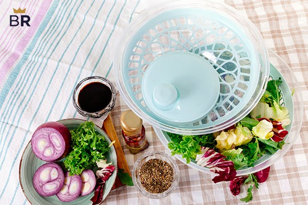 Large Salad Spinners