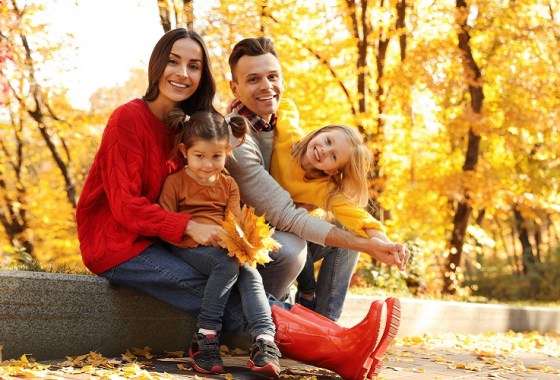Planning a fall family photo shoot? Make sure you check out these 14 fall family photo outfit ideas