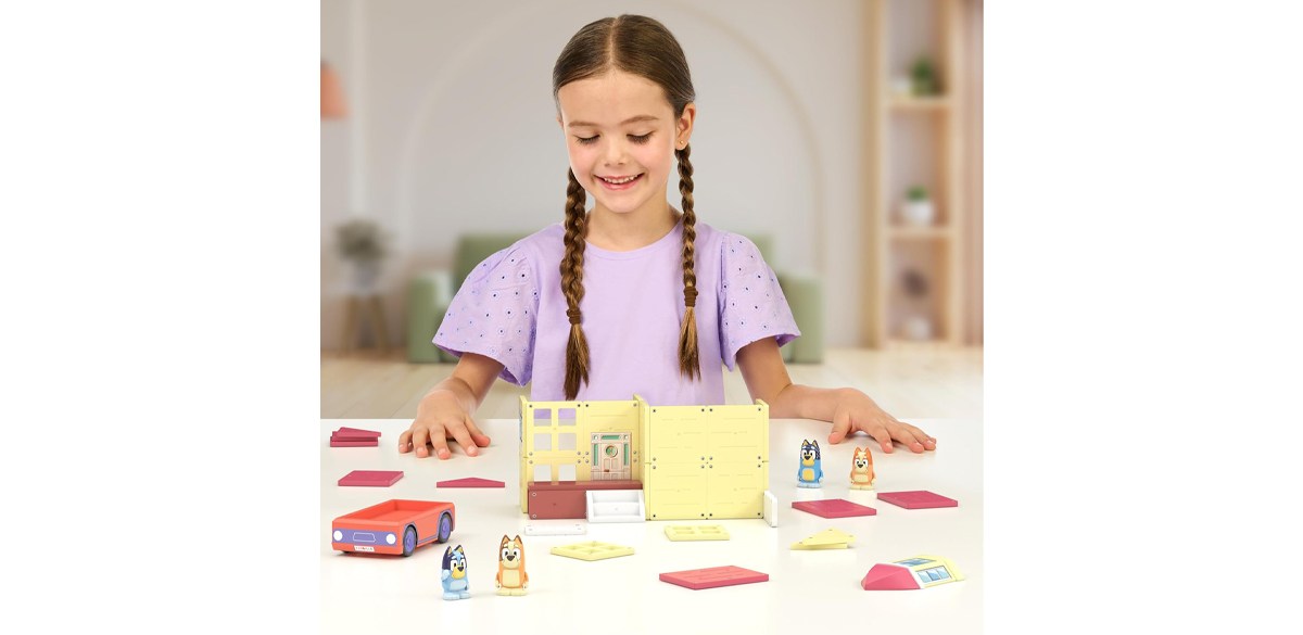 Tile Town Bluey Heeler Home &amp; 4WD Vehicle Magnetic Tiles Construction Building Play Set + Family Figures