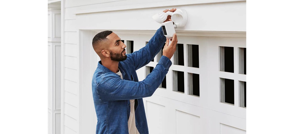 Ring Floodlight Cam Wired Plus, White with Ring Video Doorbell