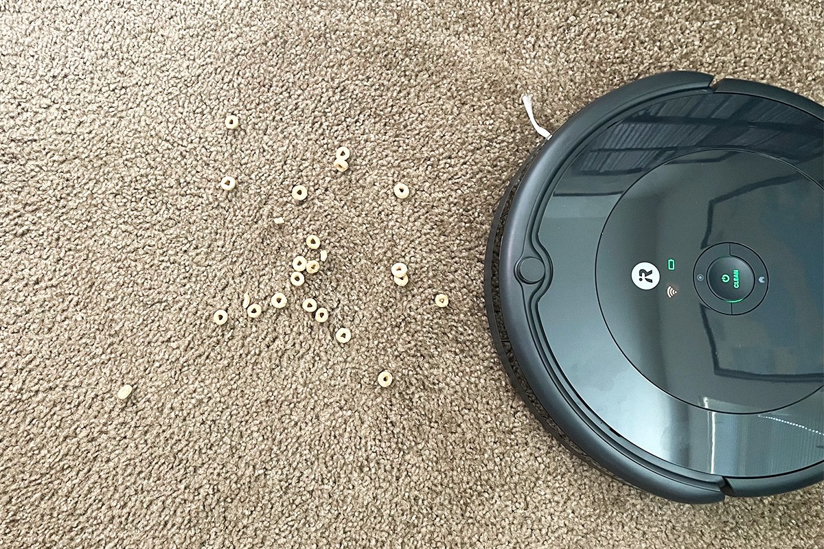 iRobot Roomba 694 cleaning dry cereal on carpet