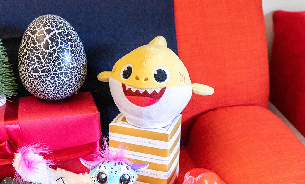 Toys-Best Baby Shark toy is yellow