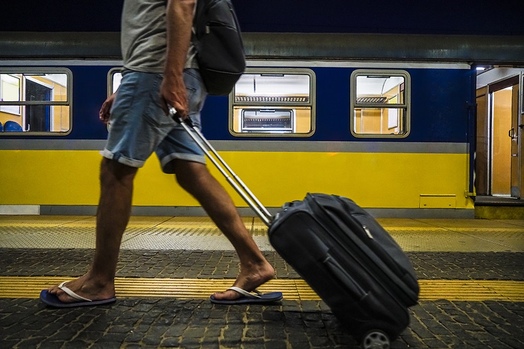 flip-flop-travel-man