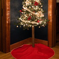 St1 tree skirt