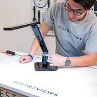 testing a LED desk lamp